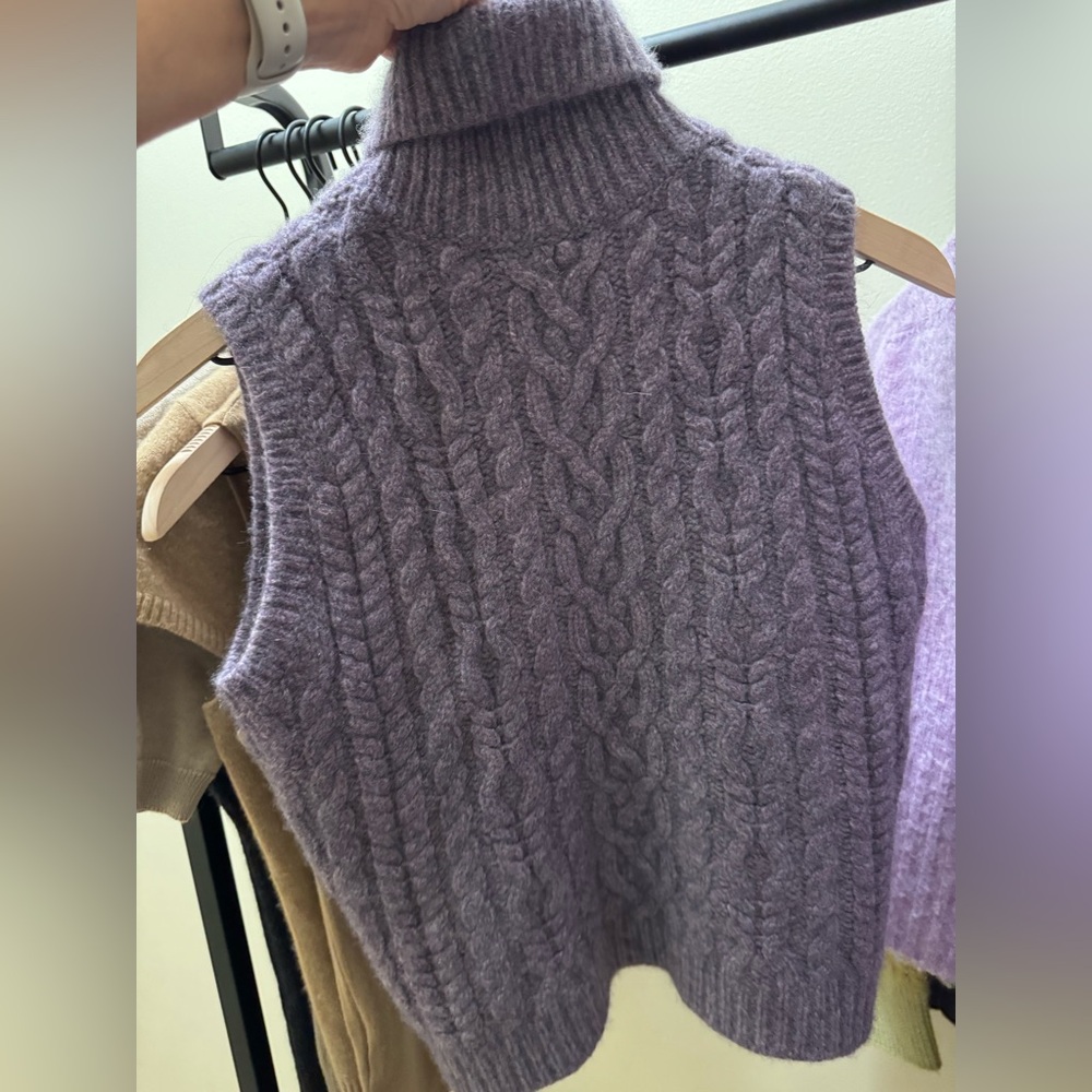 Ralph Lauren Purple Label Cashmere Cable Knit Top as seen on Rachel on Friends - Picture 13 of 17
